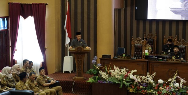 Rapat Paripurna DPRD dengan agenda jawaban Bupati Kabupaten Tanah Bumbu atas pandangan umum terkait Raperda Riset dan Inovasi Daerah. (Foto : Istimewa)