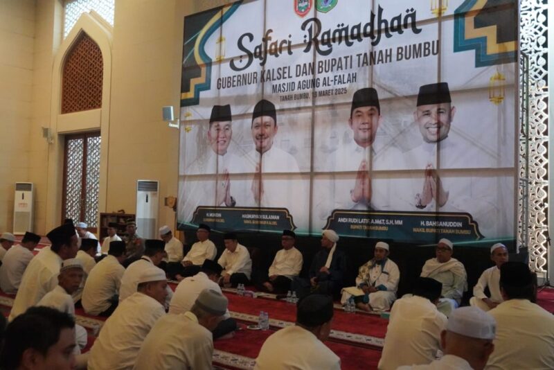 Safari Ramadan Pemerintah Provinsi Kalimantan Selatan (Kalsel) bersama Pemerintah Kabupaten Tanah Bumbu di Masjid Al Falah, Kecamatan Simpang Empat. (Foto : Istimewa)