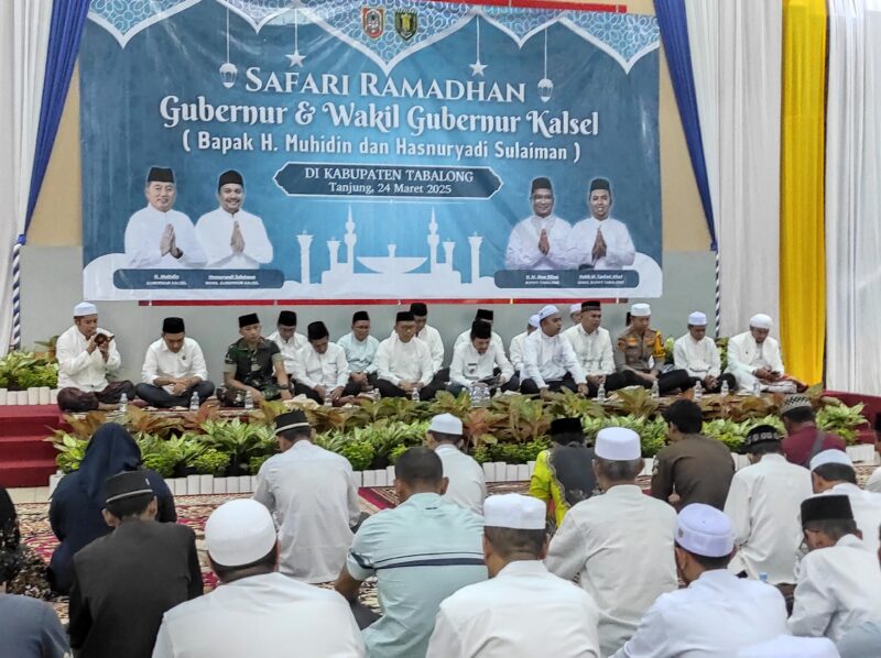 Wakil Gubernur Kalimantan Selatan, Hasnuryadi Sulaiman melaksanakan Safari Ramadan di Pendopo Bersinar Pembataan, Kabupaten Tabalong. (Foto : Istimewa)