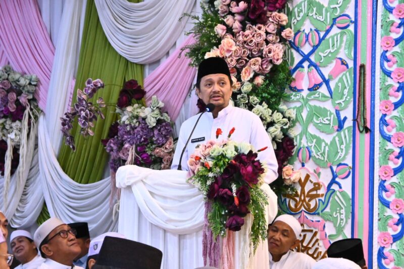 Wakil Gubernur Kalsel, Hasnuryadi Sulaiman menyampaikan sambutan pada Haul ke-219 Syekh Muhammad Arsyad Al-Banjari atau Datu Kalampayan di Masjid Jami Tuhfaturragibin, Desa Dalam Pagar Ulu, Martapura Timur.(Foto : Istimewa)