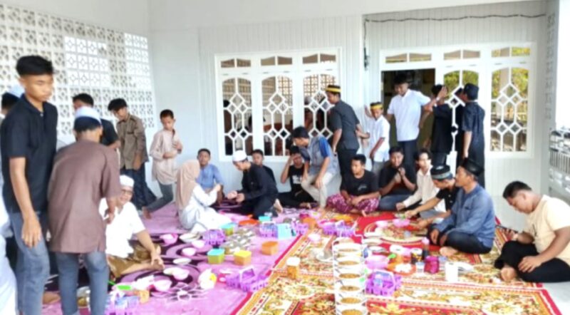 Suasana Idul Fitri di kediaman Ketua DPRD Kotabaru yang menjadi momen merajut silaturahmi dan saling memaafkan. (Foto : Istimewa)