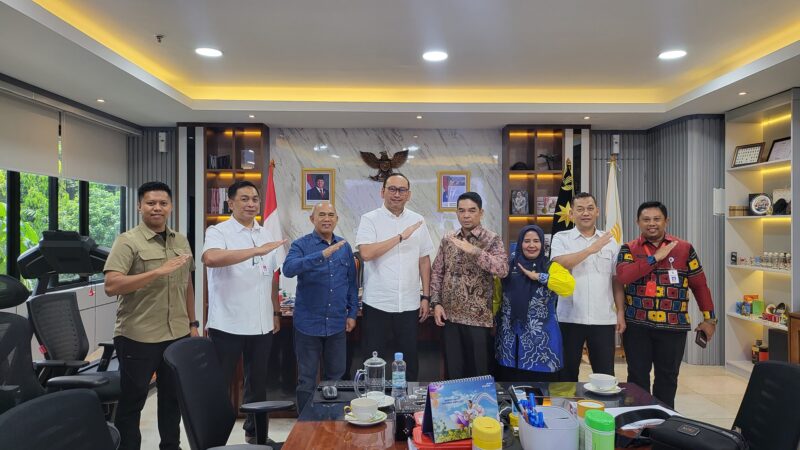 Kunjungan Bupati Kotabaru H. Muhammad Rusli, melakukan kunjungan ke Kementrian Sosial (Kemensos) Republik Indonesia. (Foto : Istimewa)