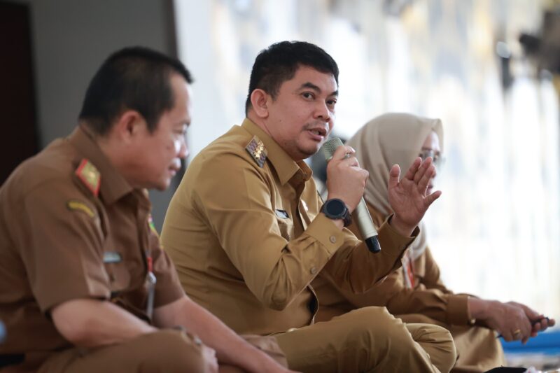 Bupati kabupaten Tanah Bumbu, Andi Rudi Latif  saat menyampaikan sambutan pada rapat koordinasi bersama seluruh camat se-Kabupaten Tanah Bumbu. (Foto : Istimewa)