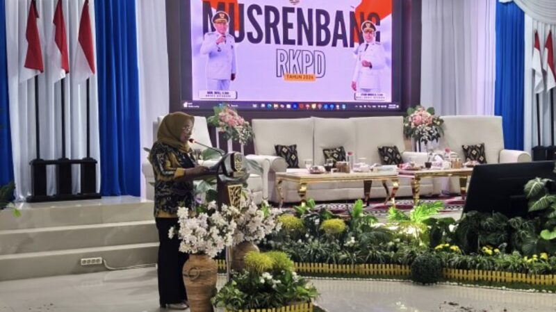 Ketua DPRD Kabupaten Kotabaru Suwanti menyampaikan sambutannya pada kegiatan Musrembang. (Foto : Istimewa)