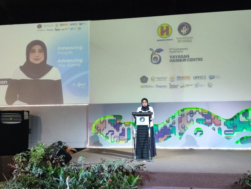 Ketua Umum Yayasan Hasnur Center, Nila Susanti Sulaiman saat membuka puncak HUT Hasnur Center yang ke-15. (Foto : Istimewa)