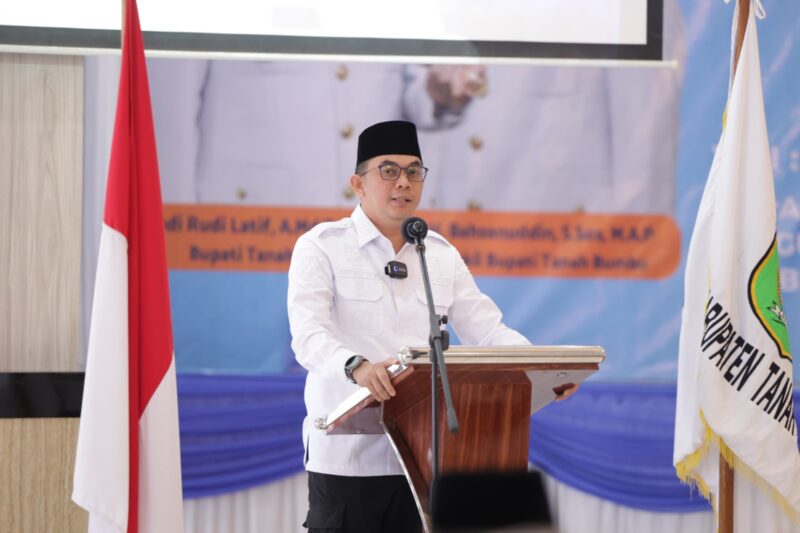 Bupati Kabupaten Tanah Bumbu, Andi Rudi Latif menyampaikan sambutannya pada Musrembang RPJMD Tahun 2025–2029 di Mahligai Bersujud. (Foto : Istimewa)