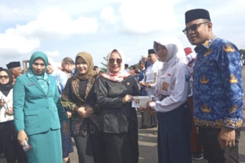 Ketua DPRD Kotabaru, Suwanti menekankan agar bantuan hibah kepada pelajar berprestasi tetap dipertahankan. (Foto : Istimewa)