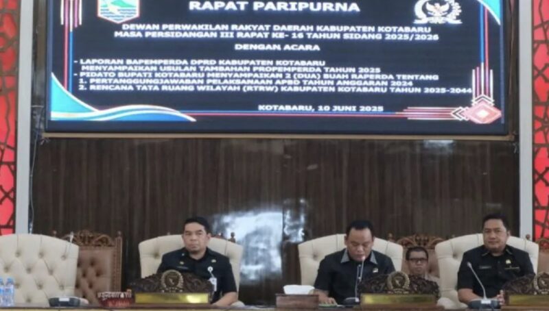 DPRD Kabupaten Kotabaru menggelar rapat paripurna dengan agenda Program Pembentukan Peraturan Daerah (Propemperda) tahun 2025. (Foto : Istimewa)