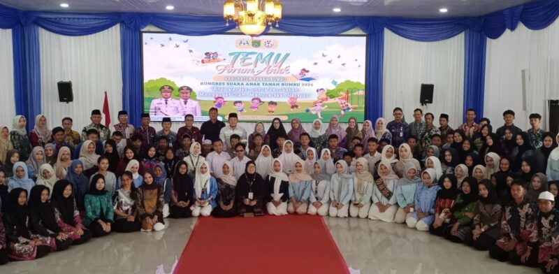 Bupati Tanah Bumbu, Andi Rudfi Latif apresiasi atas terselenggaranya kegiatan Temu Forum Anak Daerah (FAD) Tahun 2025 yang dinilai strategis dalam membentuk generasi muda yang kreatif dan inovatif. (Foto : Istimewa)