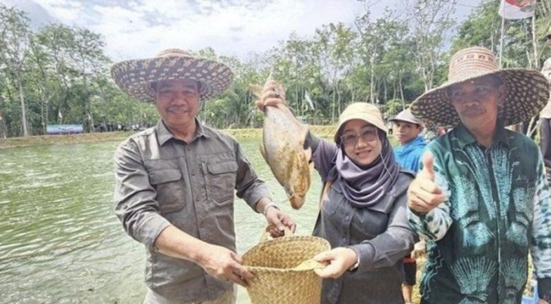 DPRD Kabupaten Balangan memastikan akan terus mengawal perkembangan bantuan budidaya ikan di Desa Matang Lurus, Kecamatan Lampihong. (Foto : Istimewa)