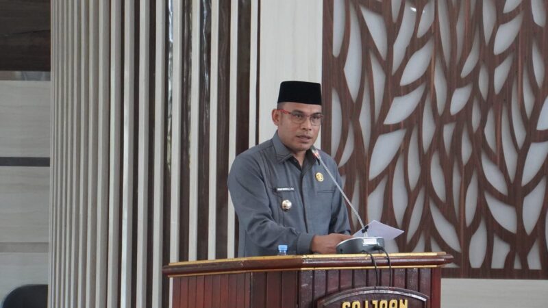 Wakil Bupati Kotabaru, Syairi Mukhlis menyampaikan penjelasan Nota Keuangan dan Rancangan Anggaran Pendapatan dan Belanja Daerah Perubahan (RAPBD-P) Kabupaten Kotabaru Tahun Anggaran 2025 . (Foto : Istimewa)