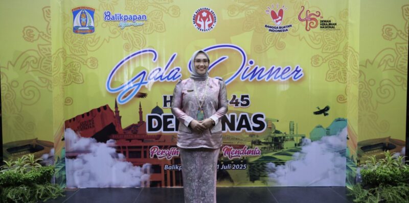 Ketua Dekranasda Kabupaten Tanah Bumbu, Andi Irmayani Rudi Latif hadir pada Gala Dinner Puncak perayaan Hari Ulang Tahun (HUT) ke-45 Dewan Kerajinan Nasional (Dekranas) tahun 2025. (Foto : Istimewa)