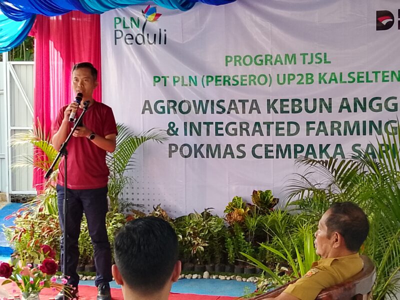 Manager PT PLN (Persero) Unit Pelaksana Pengatur Beban (UP2B) Kalselteng Indrayadi saat menyampaikan sambutan pada kegiatan TJSL di Cempaka.(Foto : wasaka.id)
