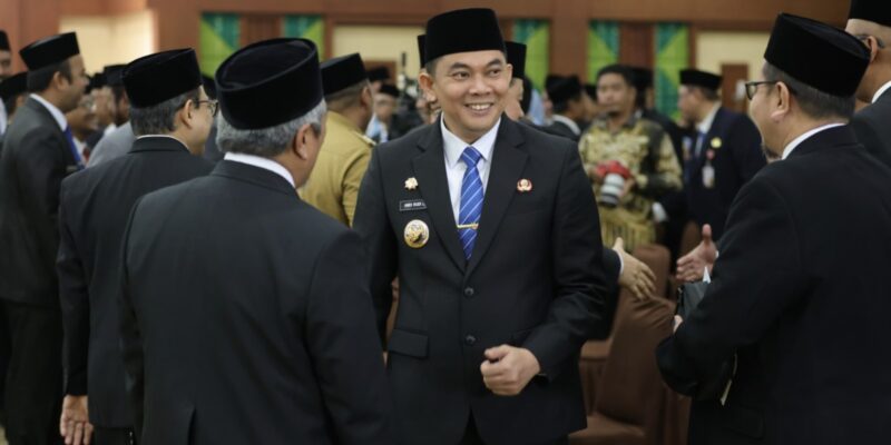 Bupati Kabupaten Tanah Bumbu, Andi Rudi Latif menghadiri pelantikan Sekdaprov Kalimantan Selatan. (Foto : Istimewa)