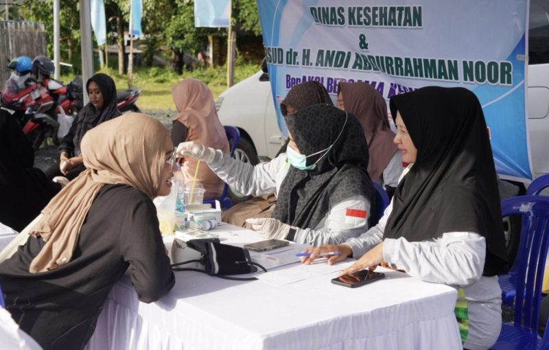 SKPD Lingkup Pemerintah Kabupaten Tanah Bumbu menghadirkan layanan langsung untuk masyarakat di Aksi Tanah Bumbu Bershalawat. (Foto : Istimewa)