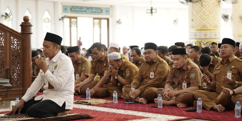 Shalat hajat dan doa bersama memperingati Hari Jadi ke-75 Provinsi Kalimantan Selatan. (Foto : Istimewa)