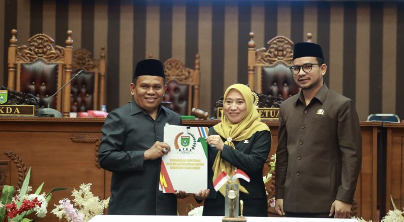 Rapat Paripurna DPRD Kabupaten Tanah Bumbu dalam rangka Pengambilan Keputusan terhadap 3 (tiga) Rancangan Peraturan Daerah (Raperda). (Foto : Istimewa)