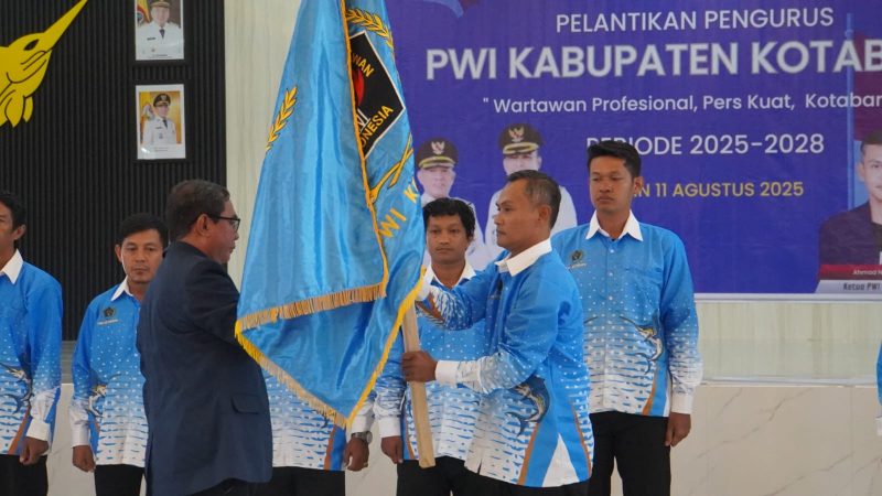 Pengurus Persatuan Wartawan Indonesia (PWI) Kabupaten Kotabaru periode 2025–2028 resmi dilantik. (Foto : Istimewa)