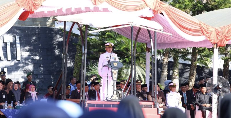 Pemerintah Kabupaten Tanah Bumbu (Pemkab Tanbu) menggelar upacara peringatan Hari Jadi ke-75 Provinsi Kalimantan Selatan yang dirangkai dengan Hari Veteran Nasional (Harvetnas) 2025. (Foto : Istimewa)