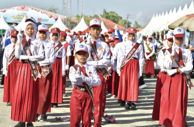 Lomba Gerak Jalan Kabupaten Tanah Bumbu dalam rangka menyambut HUT RI ke-80, dengan tujuan menanamkan semangat patriotisme, disiplin, kebersamaan, kekompakan. (Foto : Istimewa)
