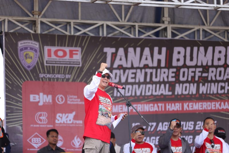 Bupati Tanah Bumbu Andi Rudi Latif membuka Tanah Bumbu Adventure Offroad Non Winch Individual Tahun 2025. (Foto : Istimewa)