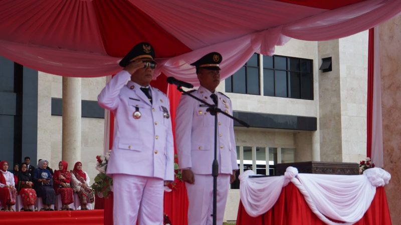 Pemerintah Kabupaten (Pemkab) Kotabaru menggelar upacara peringatan Hari Ulang Tahun (HUT) ke-80 Proklamasi Kemerdekaan Republik Indonesia di halaman Kantor Bupati Kotabaru, Minggu (17/8). (Foto : Istimewa)