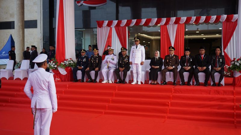 Pemerintah Kabupaten (Pemkab) Kotabaru menggelar upacara penurunan bendera Merah Putih dalam rangka memperingati Hari Ulang Tahun (HUT) ke-80 Proklamasi Kemerdekaan Republik Indonesia. (Foto : Istimewa)