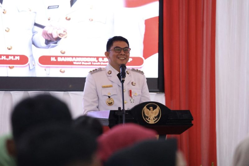 Bupati Tanah Bumbu, Andi Rudi Latif, menyampaikan atas nama pemerintah daerah, mengucapkan selamat dan terimakasih atas kerja keras, kepada seluruh panita HUT RI ke-80. (Foto : Istimewa)