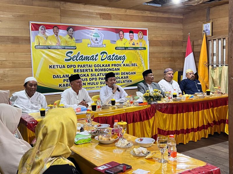 Silaturahmi Ketua DPD Partai Golkar Kalsel, Hasnuryadi Sulaiman bersama DPD Partai Golkar Kabupaten Hulu Sungai Selatan. (Foto : wasaka.id)