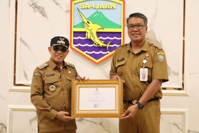 Pemerintah Kabupaten Kotabaru menerima Piagam Penghargaan Tingkat Nasional, dari Kementerian Pariwisata dan Ekonomi Kreatif (Kemenparekraf) RI. (Foto: Istimewa)