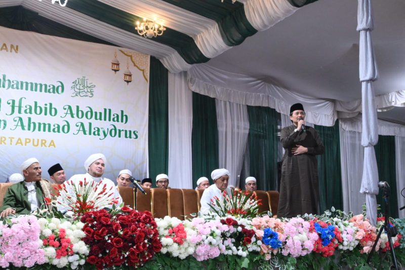 Wakil Gubernur Kalsel, Hasnuryadi Sulaiman saat menyampaikan sambutan sekaligus mendoakan para ulama. (Foto : Istimewa)