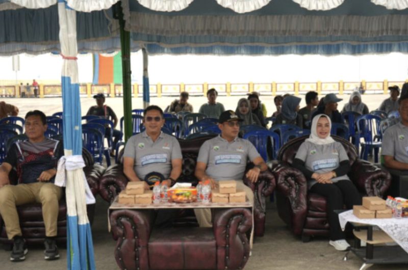 Ketua DPRD Kabupaten Kotabaru Suwanti, dan anggota menghadiri pembukaan event olahraga tradisional dan rekreasi masyarakat. (Foto: Istimewa)
