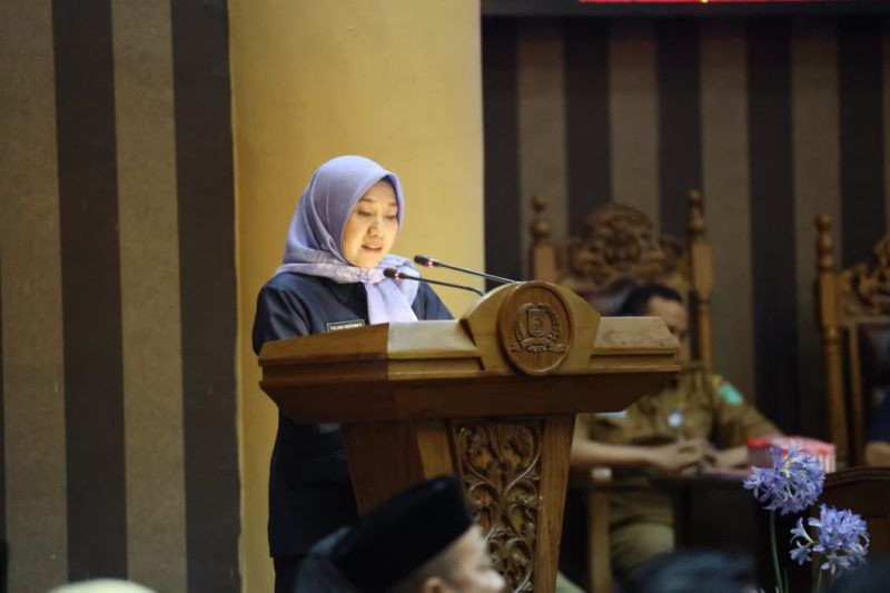 Sekretaris Daerah (Sekda) Yulian Herawati menyampaikan Rancangan Peraturan Daerah (Raperda) tentang Kerja Sama Daerah Tahun 2025.(Foto: Istimewa)