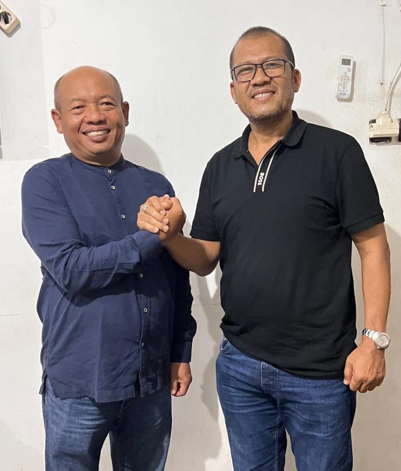 Ketua DPD Partai Golkar Kabupaten Tanah Laut, Rahimullah (kanan) bersama anggota DPRD Tanah Laut, Agus Prasetya (kiri). (Foto: wasaka.id)