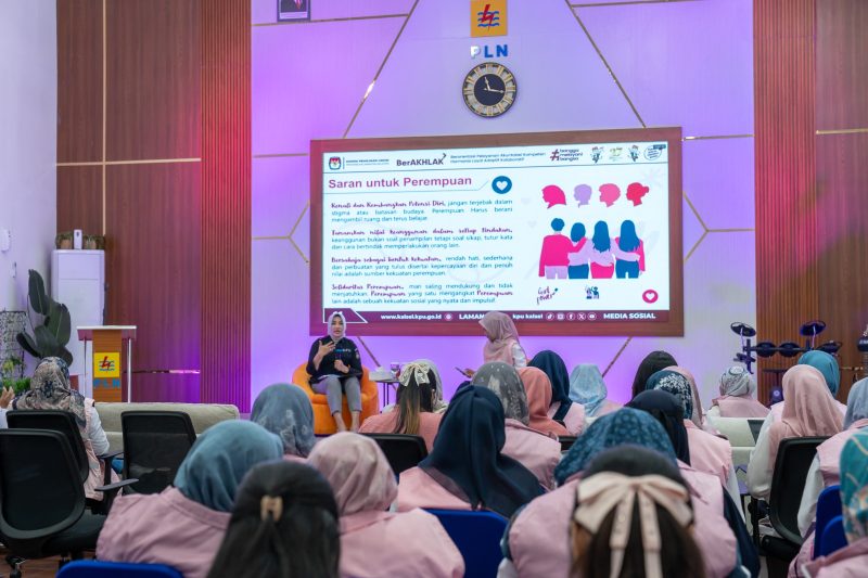 Andi Tenri Sompa hadir dalam Inspiring Srikandi PLN UIP3B Kalimantan, Senin 4 Agustus 2025 di Aula Sultan Adam Kantor Induk UIP3B Kalimantan, mengajak perempuan untuk berkarya dengan percaya diri dan melampaui batasan budaya