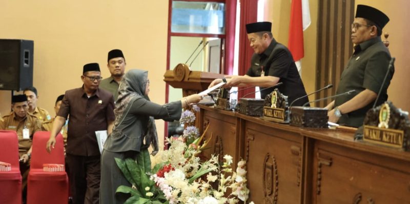 Rapat paripurna penyampaian terhadap dua Raperda inisiatif DPRD Tanah Bumbu. (Foto: Istimewa)