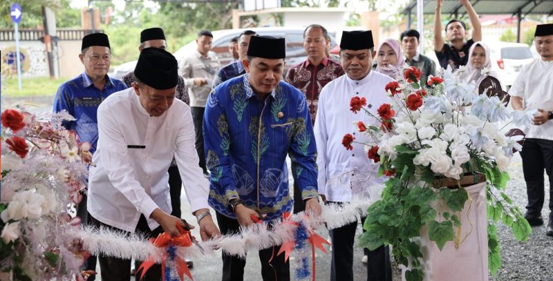 Bupati Tanah Bumbu Andi Rudi Latif, meresmikan tiga layanan inovatif di Kantor Pertanahan Kabupaten Tanah Bumbu. (Foto: Istimewa)