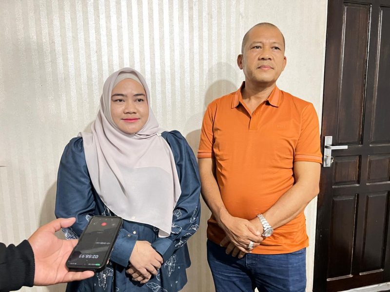 Ketua DPD Partai Golkar Tanah Laut H Rahimullah dan anggota DPRD Tanah Laut Musdalifah sepakat tak ada PAW. (Foto: Istimewa)