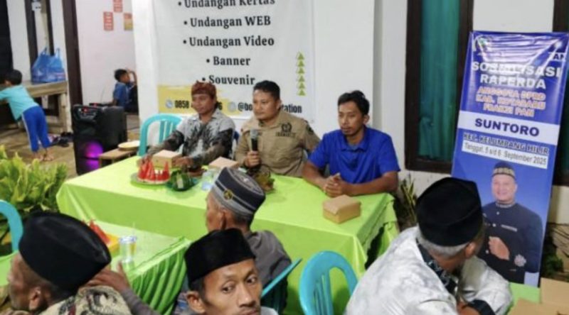 Anggota DPRD Kotabaru sosialisasi Raperda pengembangan SDM dalam rangka memberikan edukasi kepada masyarakat terkait produk hukum peraturan daerah. (Foto: Istimewa)