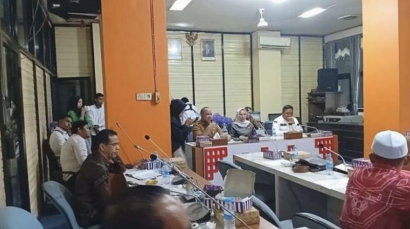 RDP dipimpin langsung Ketua DPRD Kotabaru Hj Suwanti, Wakil Ketua II Hairil Anwar dan anggota dari komisi gabungan. (Foto: Istimewa)