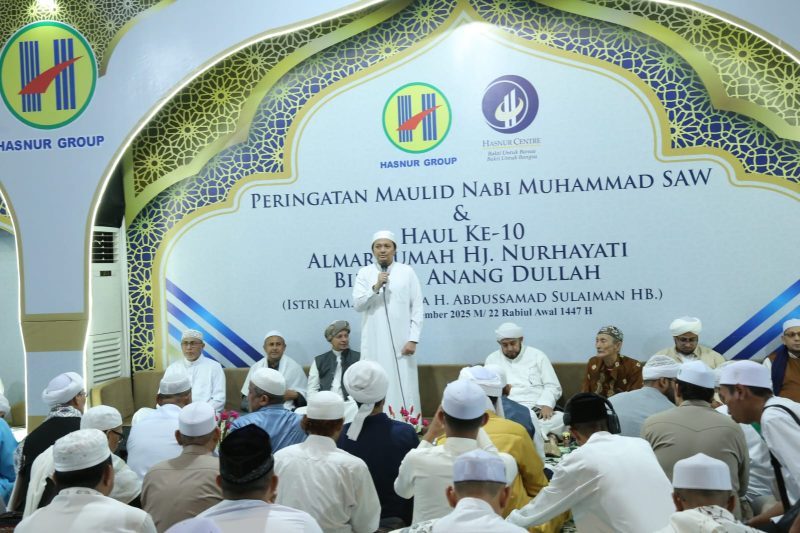 peringatan Maulid Nabi Muhammad SAW sekaligus pelaksanaan Haul ke-10 Hj Siti Nurhayati binti H Anang Dullah. (Ibunda Wakil Gubernur Kalsel, Hasnuryadi Sulaiman). (Foto: Istimewa)