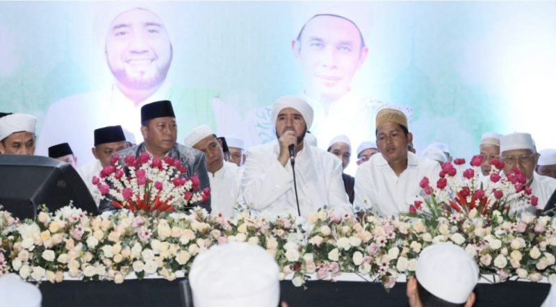 Bupati Barito Kual H. Bahrul Ilmi, menggelar Peringatan Haul Akbar orang tua beliau, almarhum H. Maidi bin H. Ijuh (Haul ke-5) dan almarhumah Hj. Arbayah binti H. Minat (Haul ke-4), yang juga dirangkai dengan Peringatan Maulid Nabi Muhammad SAW. (Foto: Istimewa)