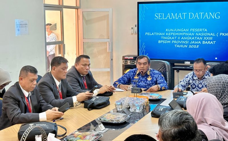 Peserta Pelatihan Kepemimpinan Nasional (PKN) II Angkatan XXIII BPSDM Provinsi Jawa Barat, melakukan Visitasi ke Dinas Ketenaga Kerjaan Koperasi UMKM (K2UKM) Kabupaten Majalengka. (Foto: Istimewa)