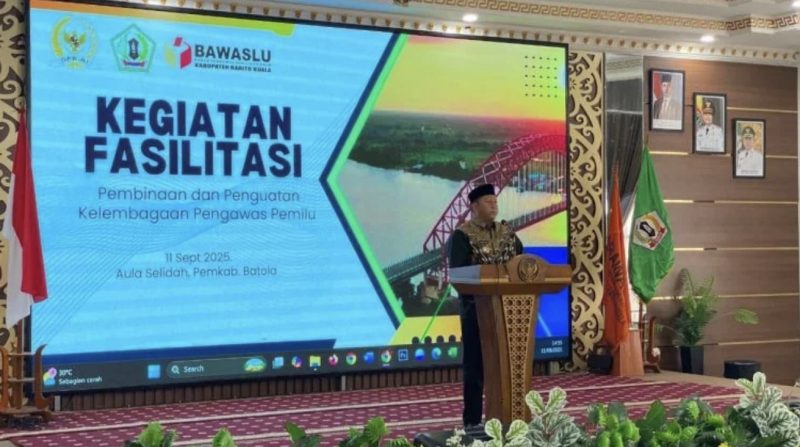 Bupati Barito Kuala H Bahrul Ilmi menghadiri kegiatan fasilitasi pembinaan dan penguatan kelembagaan pengawas Pemilu yang diselenggarakan oleh Bawaslu Batola. (Foto: Istimewa)