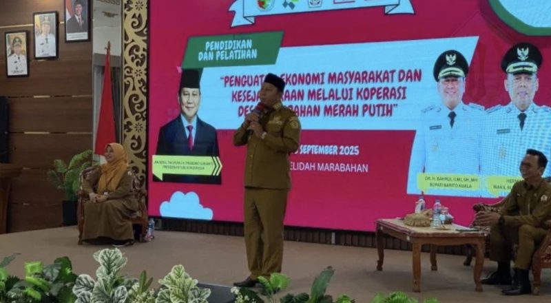 Bupati Barito Kuala, H. Bahrul Ilmi, jadi narasumber utama dalam kegiatan Pendidikan dan Pelatihan Koperasi Desa/Kelurahan Merah Putih yang digelar Dinas Koperasi, Perindustrian dan Perdagangan (Diskoperindag) Batola. (Foto: Istimewa)