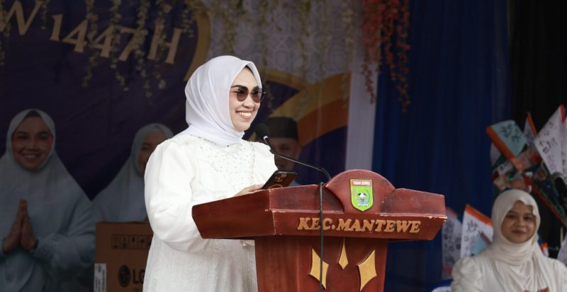 Ketua TP PKK, Andi Irmayani Rudi Latif menyampaikan bahwa di era digital, orang tua perlu beradaptasi dalam mendidik anak-anak. (Foto: Istimewa)