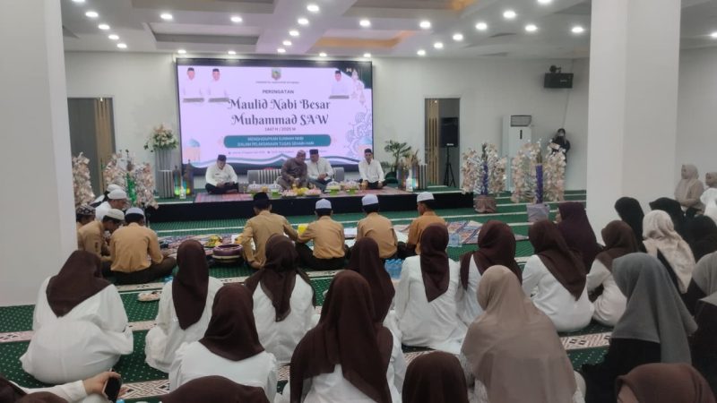 Pemerintah Kabupaten (Pemkab) Kotabaru menggelar peringatan Maulid Nabi Muhammad SAW 1447 Hijriyah di Masjid Apung Kotabaru. (Foto: Istimewa)