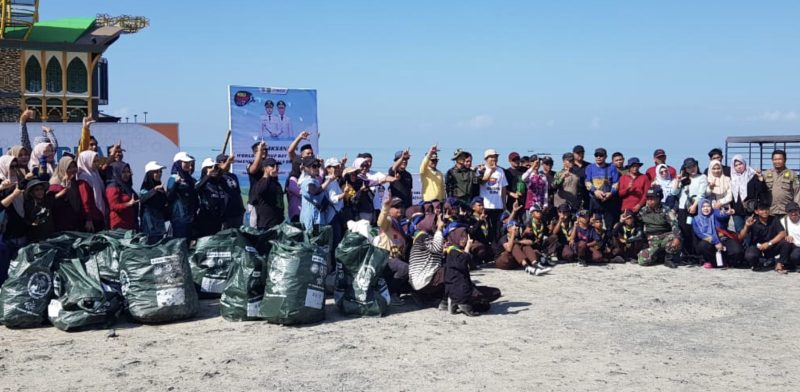 Puncak peringatan World Cleanup Day (WCD) 2025 di kawasan Siring Pantai Pagatan, Desa Sei Lembu, Kecamatan Kusan Hilir. (Foto: Istimewa)