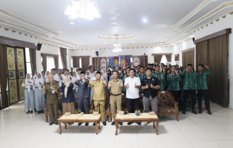 Badan Kesatuan Bangsa dan Politik (Kesbangpol) menggelar Sosialisasi Pendidikan Politik dengan tema “Menciptakan Pemilih Pemula yang Cerdas di Pemilu yang Akan Mendatang”. (Foto: Istimewa)