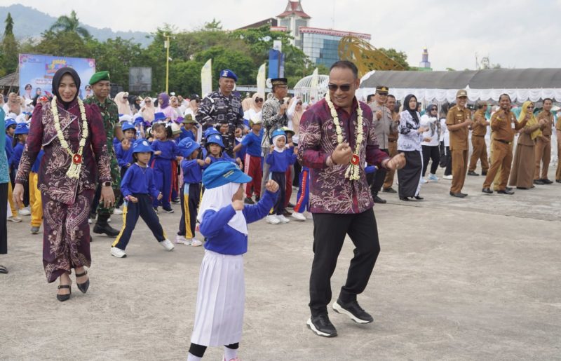 Pemerintah Kabupaten Kotabaru bersama masyarakat memperingati Hari Anak Nasional (HAN) 2025 di Siring Laut Kotabaru. (Foto: Istimewa)